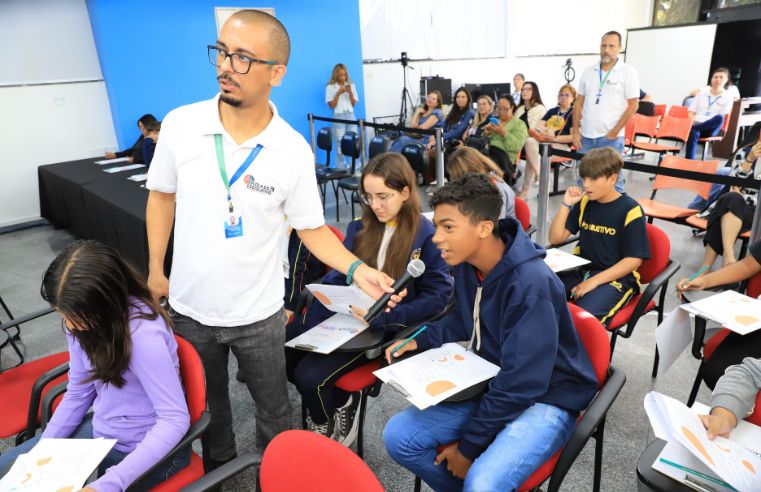 Câmara de Arujá recebe vereadores mirins