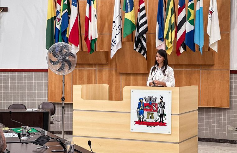 Clau Camargo recebe Moção de Aplausos em Jacareí