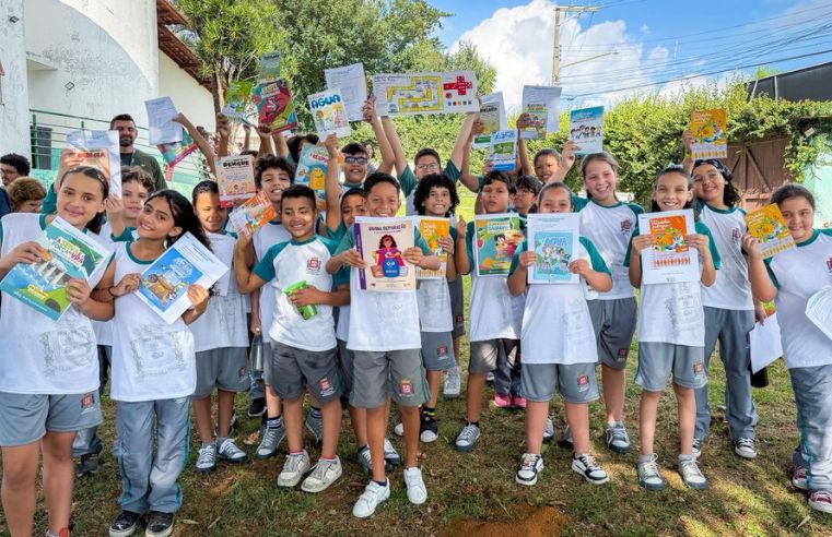 Abril Laranja leva alunos à clínica veterinária municipal