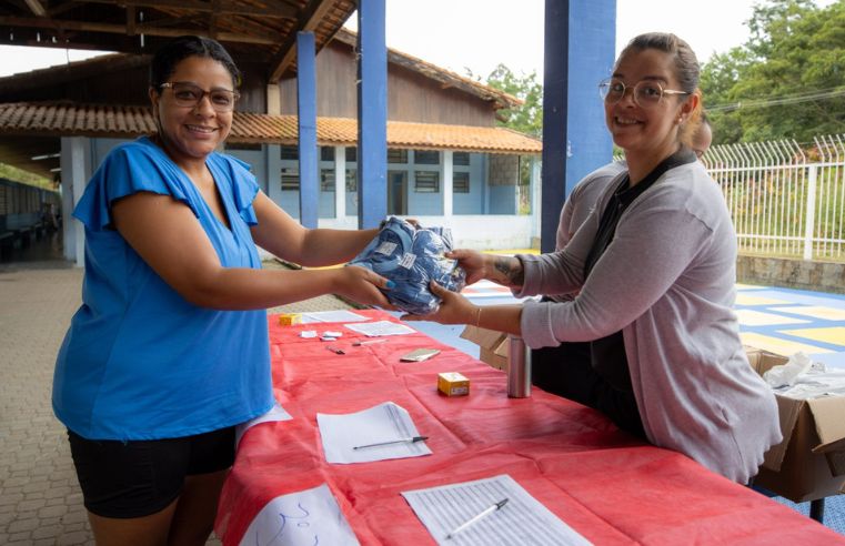 Itaquaquecetuba distribui uniformes para 40 mil alunos
