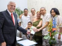 Casamento comunitário reúne 40 casais em Itaquá
