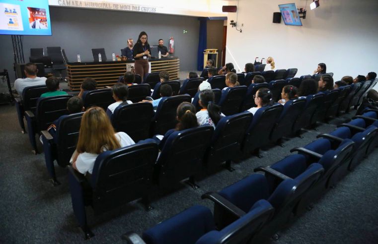 Crianças conhecem Legislativo de Mogi em ação educativa