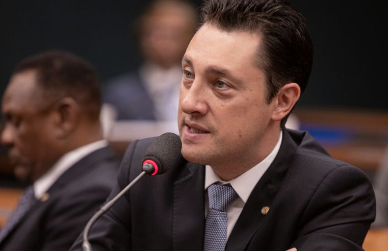 Com voto de Gambale, Câmara aprova PEC da Assistência Social