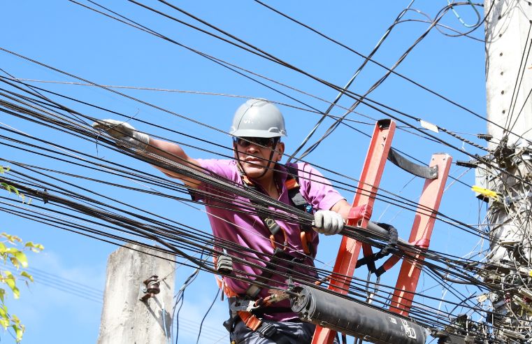 Mutirão remove fios irregulares em Arujá