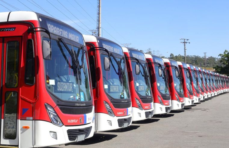 Prefeito de Mauá entrega 60 ônibus zero quilômetro