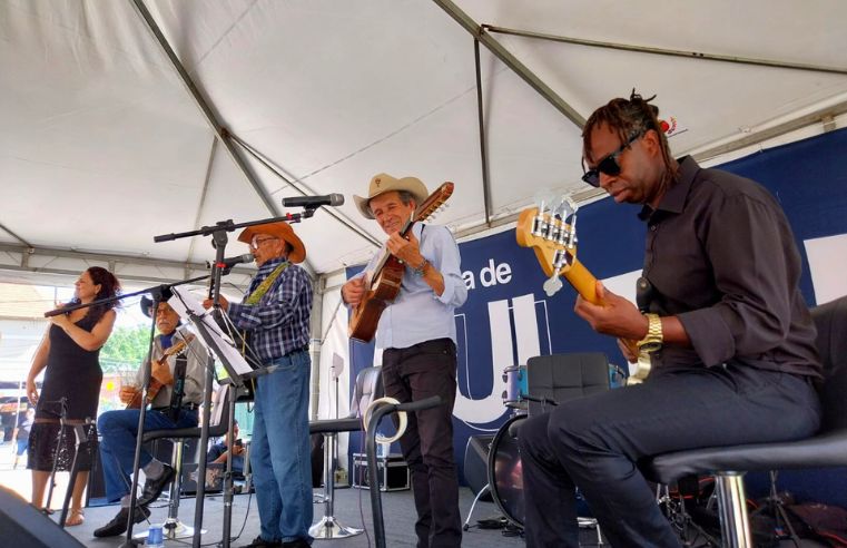 Música sertaneja reúne público no Centro de Mogi