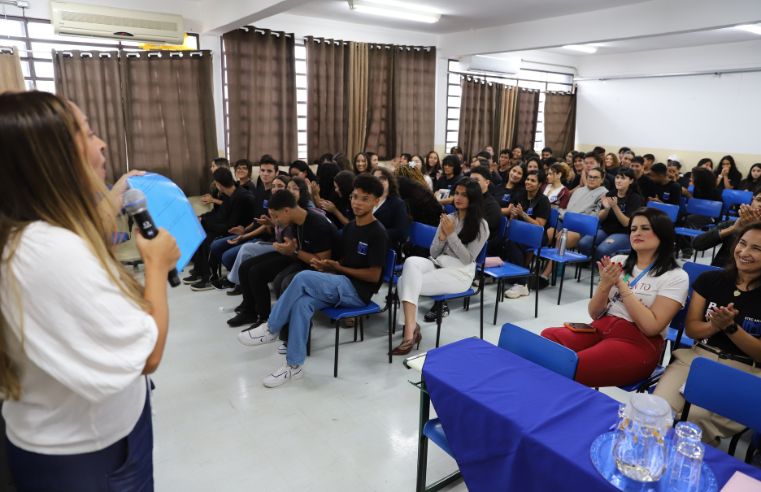 Semana Paulo Freire mobiliza alunos da Etec Arujá na Câmara