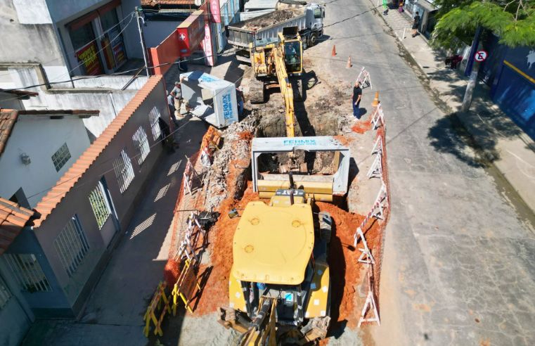 Obras na Ítalo Adami, em Itaquá, seguem com sistema siga e pare