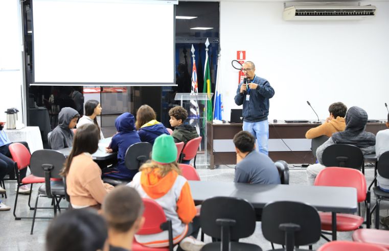 Arujá realiza oficina de Projetos de lei com vereadores mirins