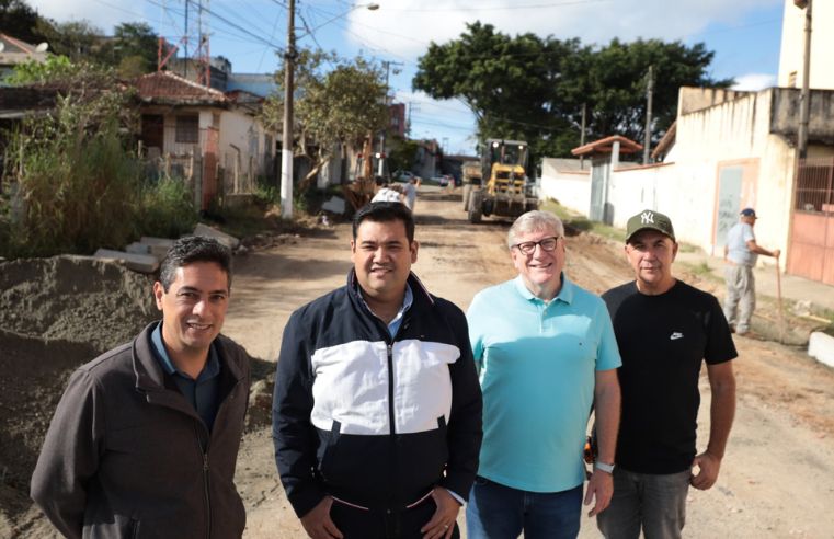 Prefeito acompanha início da pavimentação em bairros de Suzano