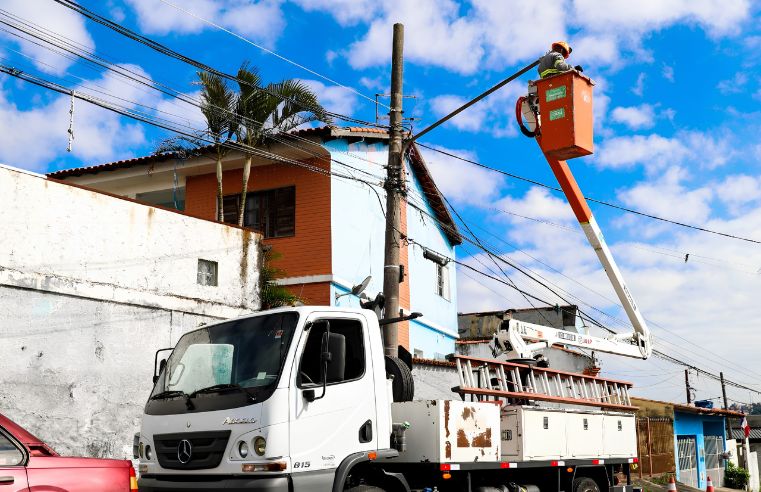 Moradores de Ferraz ganham reforço na iluminação pública