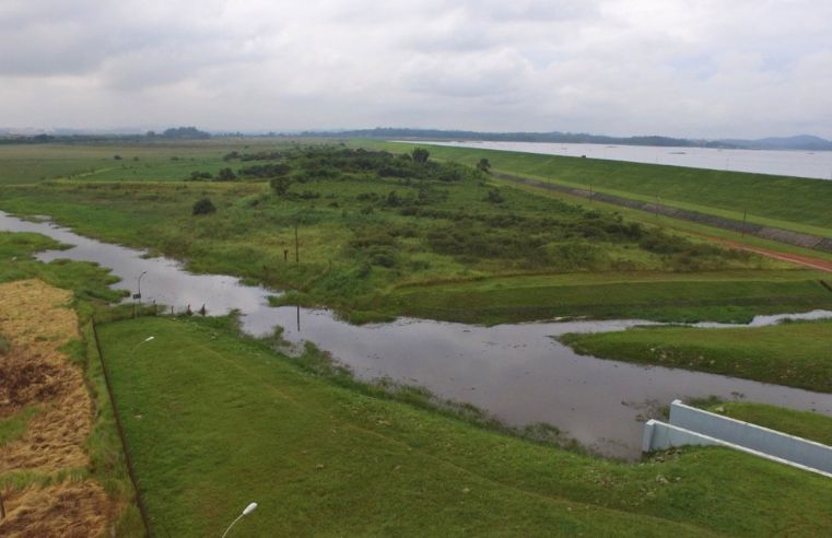 Obras de desassoreamento avançam em rios que cortam Suzano
