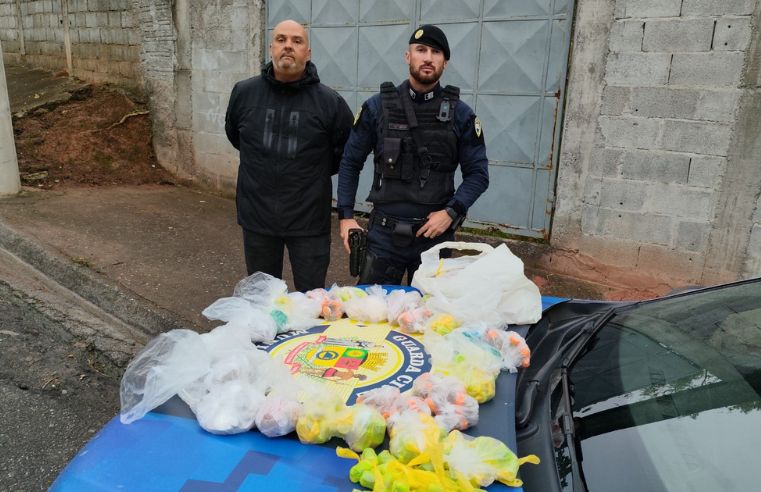 Operação em Itaquaquecetuba apreende 5,5 kg de drogas