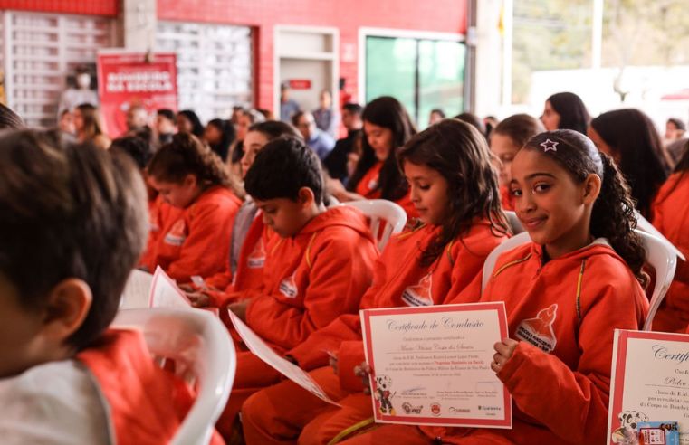 Guararema realiza formatura do programa bombeiro