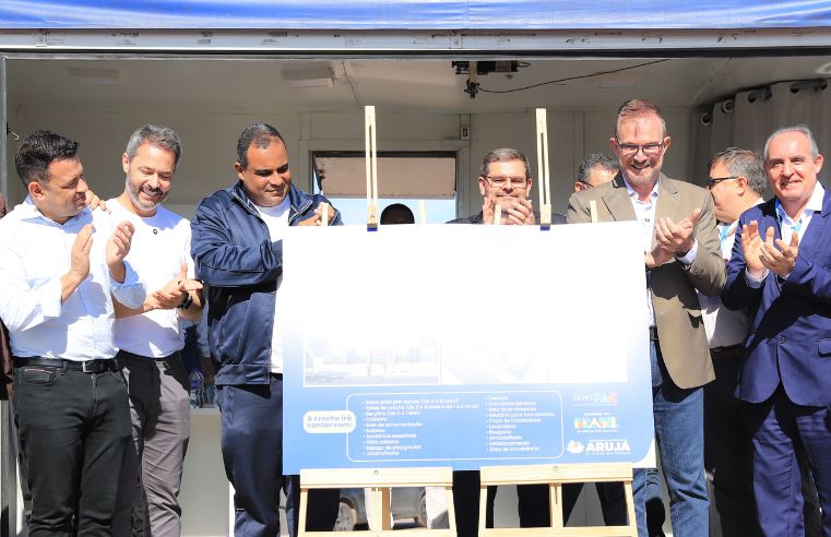 Com vereadores presente, Arujá inicia construção de creche