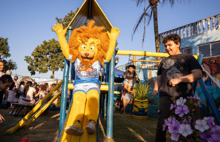 Iaquinho visita oito escolas municipais de Itaquaquecetuba