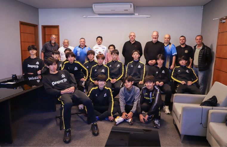 Guararema recebe equipe japonesa de futsal durante intercâmbio