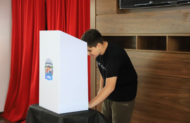 Vereadores mirins iniciam jornada com Sessão Simulada em Arujá