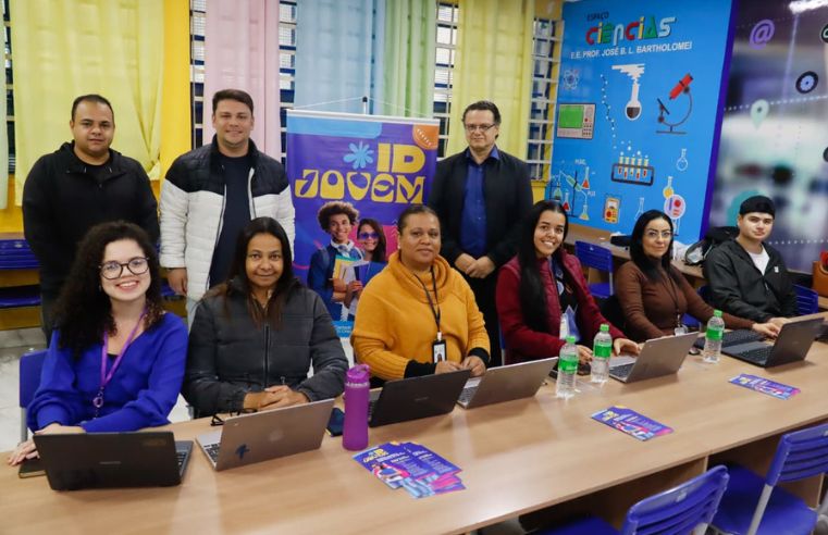 ID Jovem é emitido para estudantes durante ação em Suzano