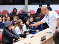 Estudantes conhecem funcionamento da Câmara de Arujá