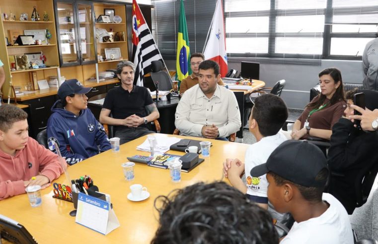 Suzano recebe Caravana da Juventude no gabinete e na CSI