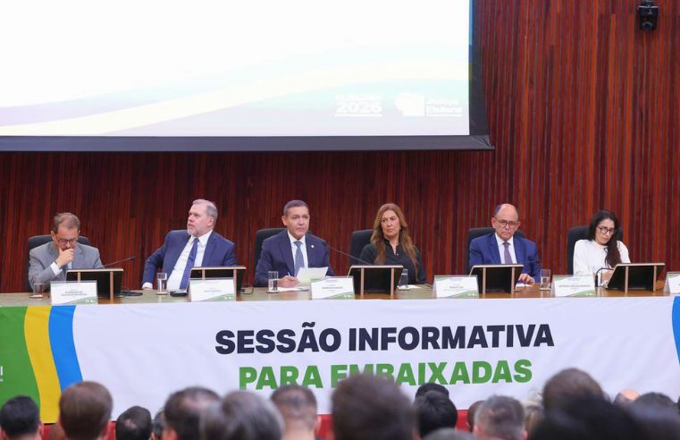 TSE defende urna eletrônica em reunião com embaixadores
