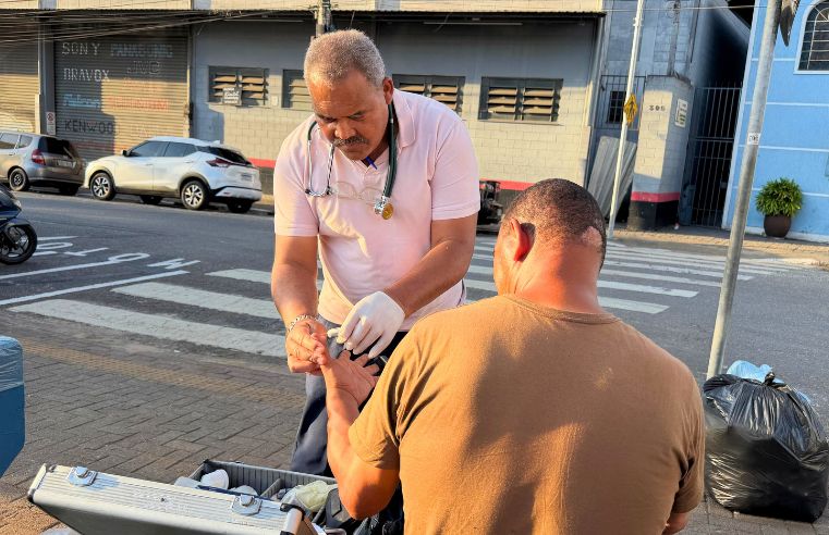 Consultório de Rua leva saúde a moradores de rua em Arujá