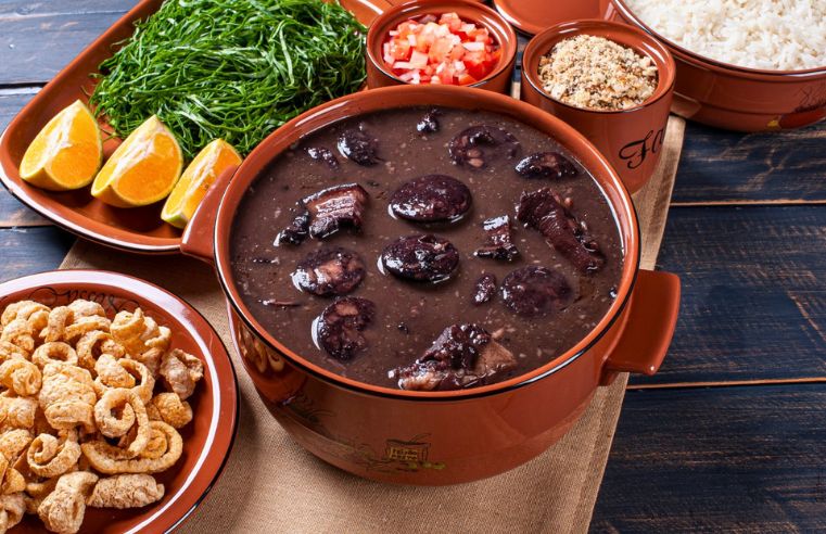 6ª Feijoada Solidária em Ferraz no domingo terá samba ao vivo