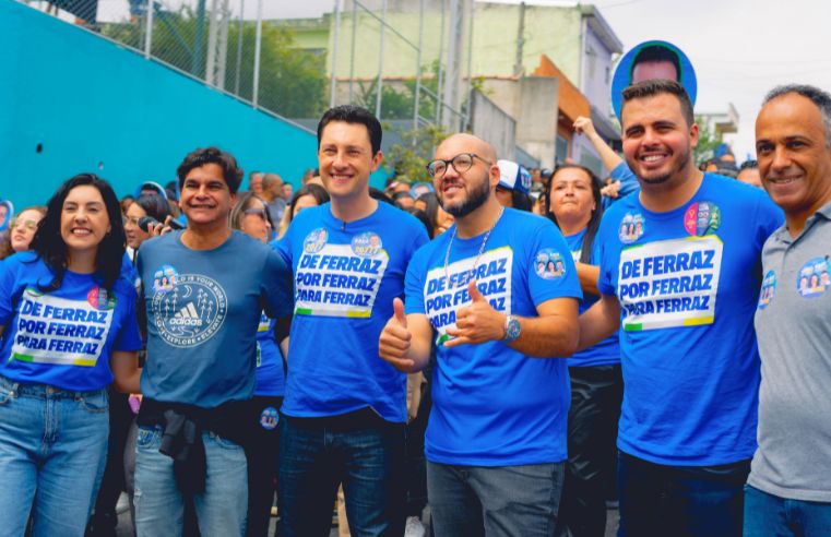 Rodrigo Gambale reúne apoiadores em caminhada em Ferraz