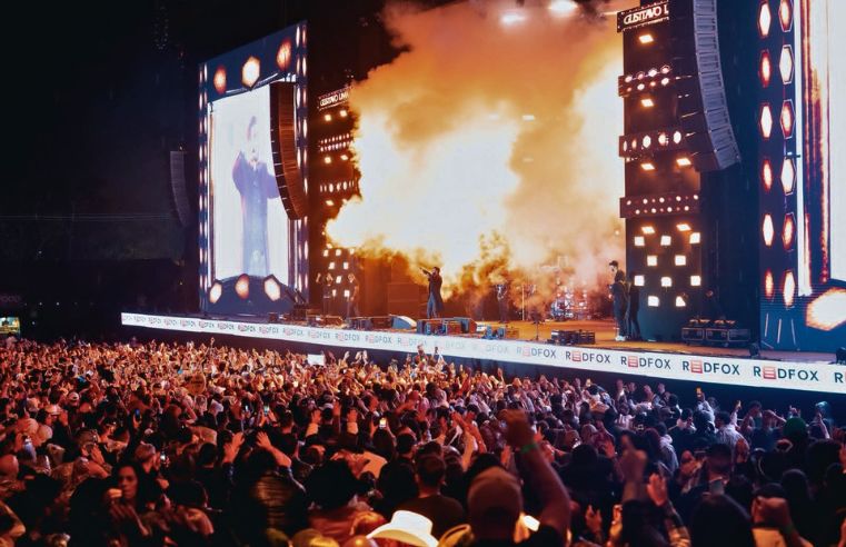 Gusttavo Lima leva 40 mil pessoas ao Rodeio Fest em Itaquá