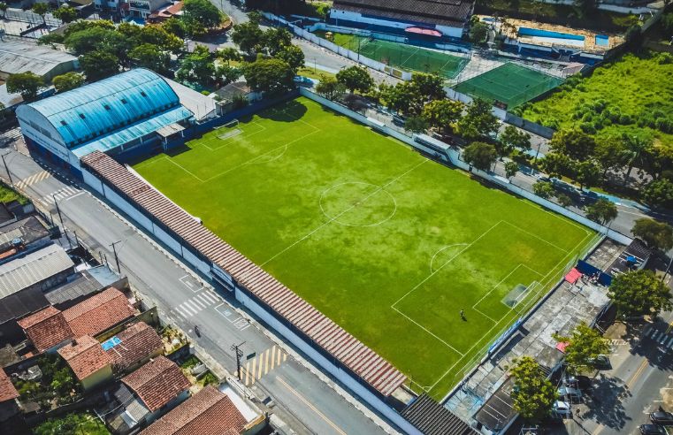 Futebol e rugby movimentam o domingo em Arujá