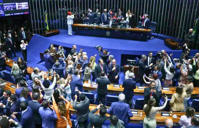 Senado aprova fim da escala 6×1 e redução da jornada