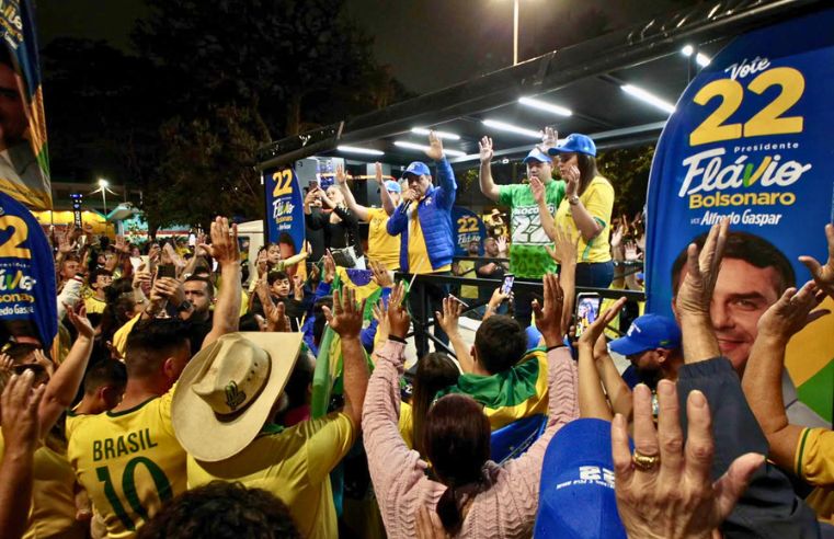 Ato em Suzano de apoio a Flávio reúne oito mil pessoas