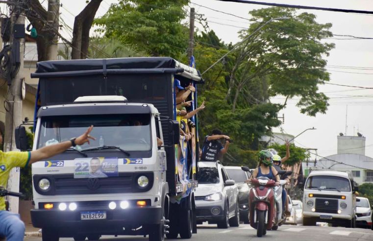 Carreata em Suzano reúne 452 veículos em apoio a Flávio