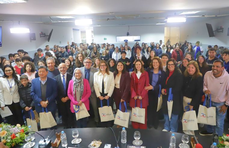 Câmara de Mogi empossa participantes do Parlamento Estudantil