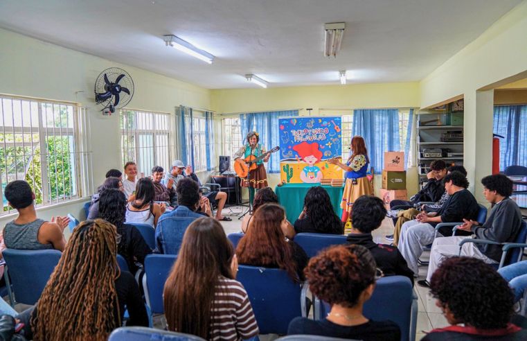 Programa Viagem Literária leva contação de histórias a Ferraz