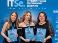 Médica de Suzano lança livro sobre saúde capilar em SP